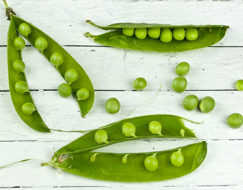Peas that have been shelled from their pods