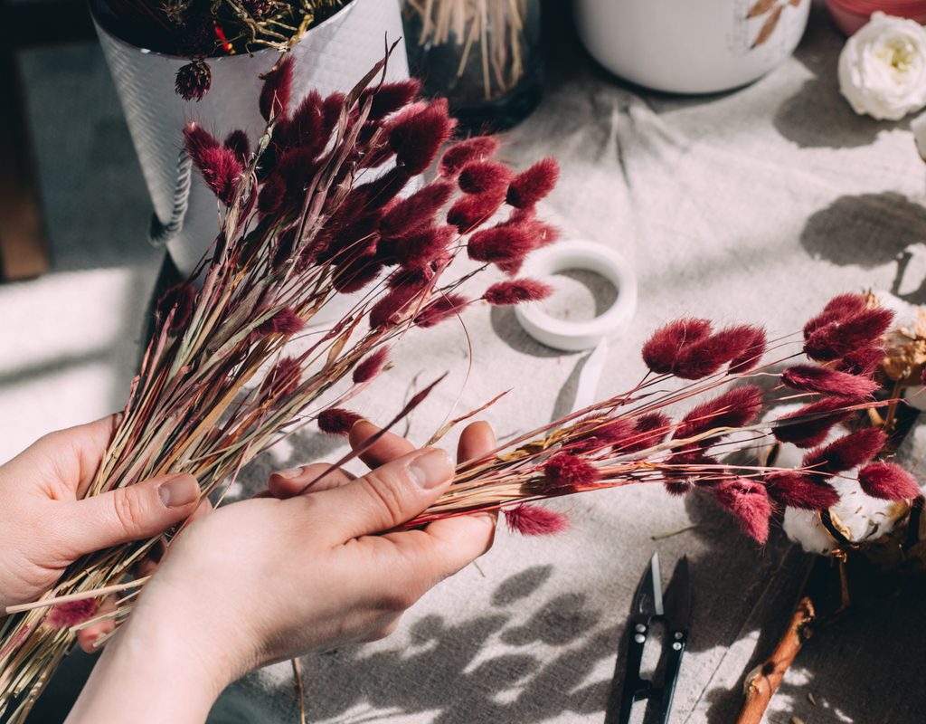 Bundling dried flowers