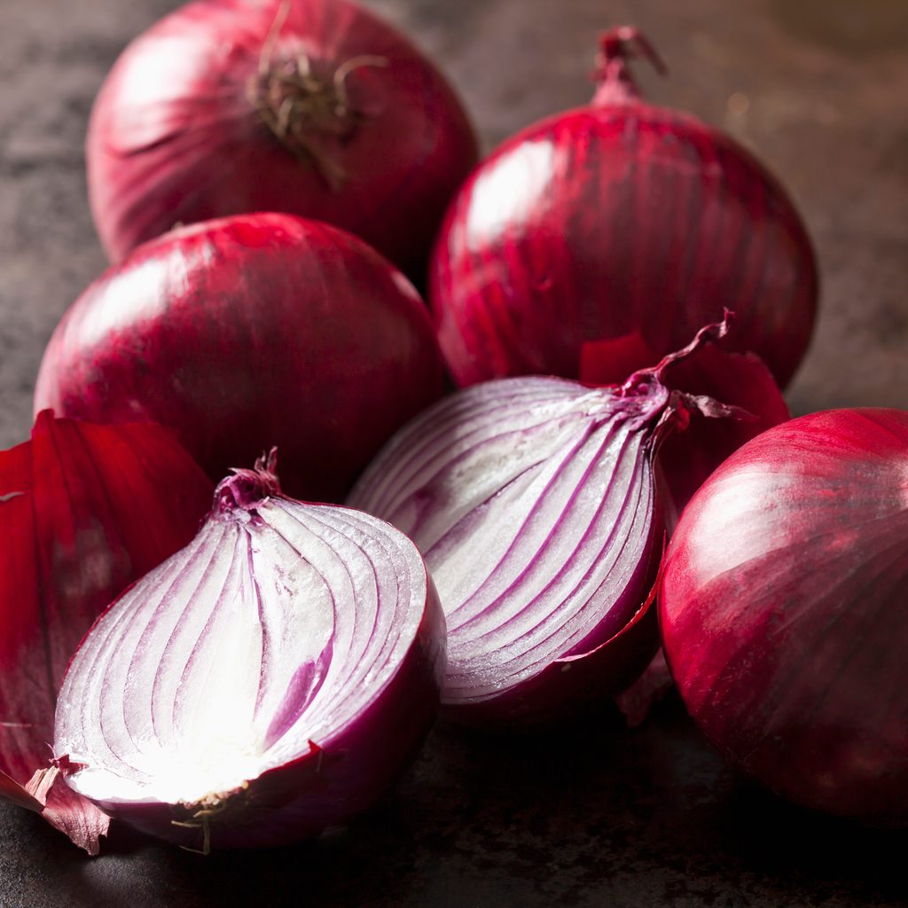 Sliced red onion