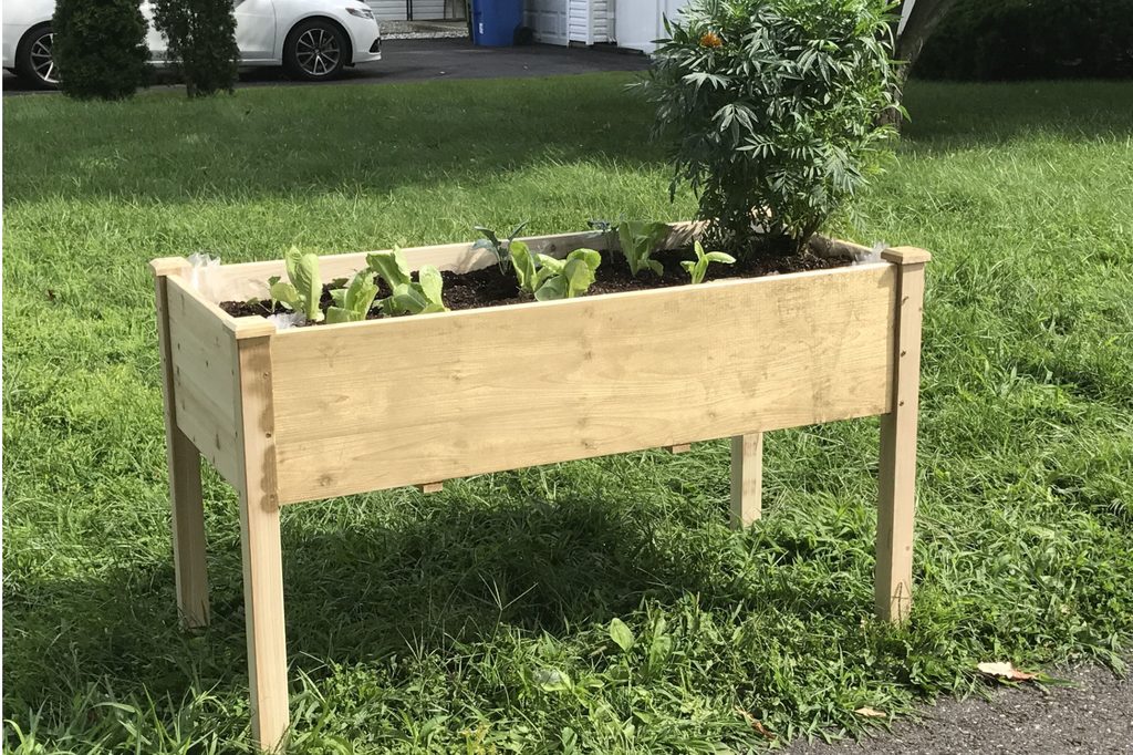 Garden box with legs