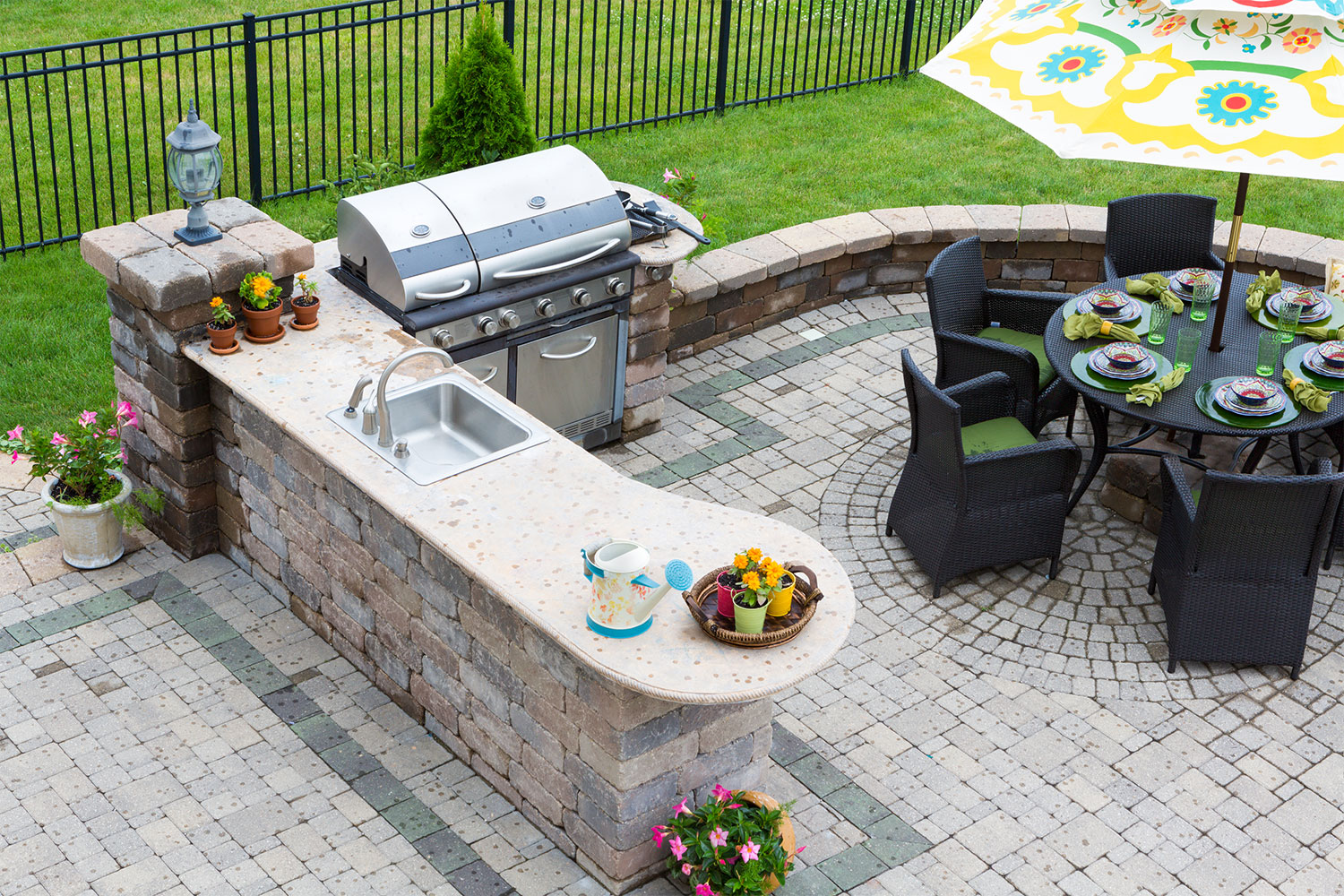 Great outdoor kitchen ideas for small spaces   HappySprout