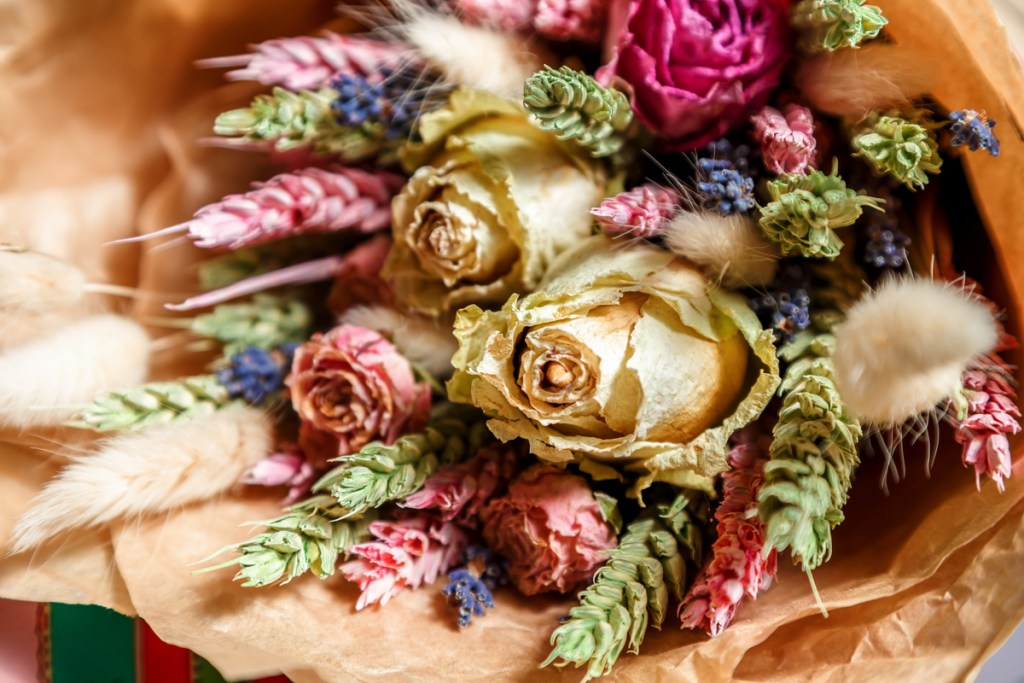 Dried flower bouquet