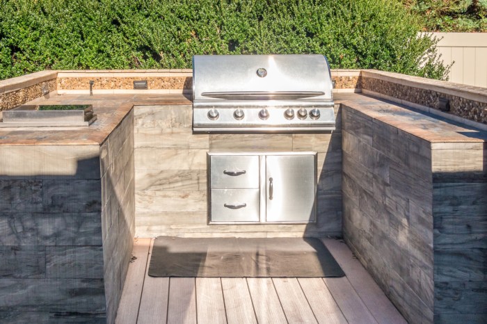 An outdoor built-in grill