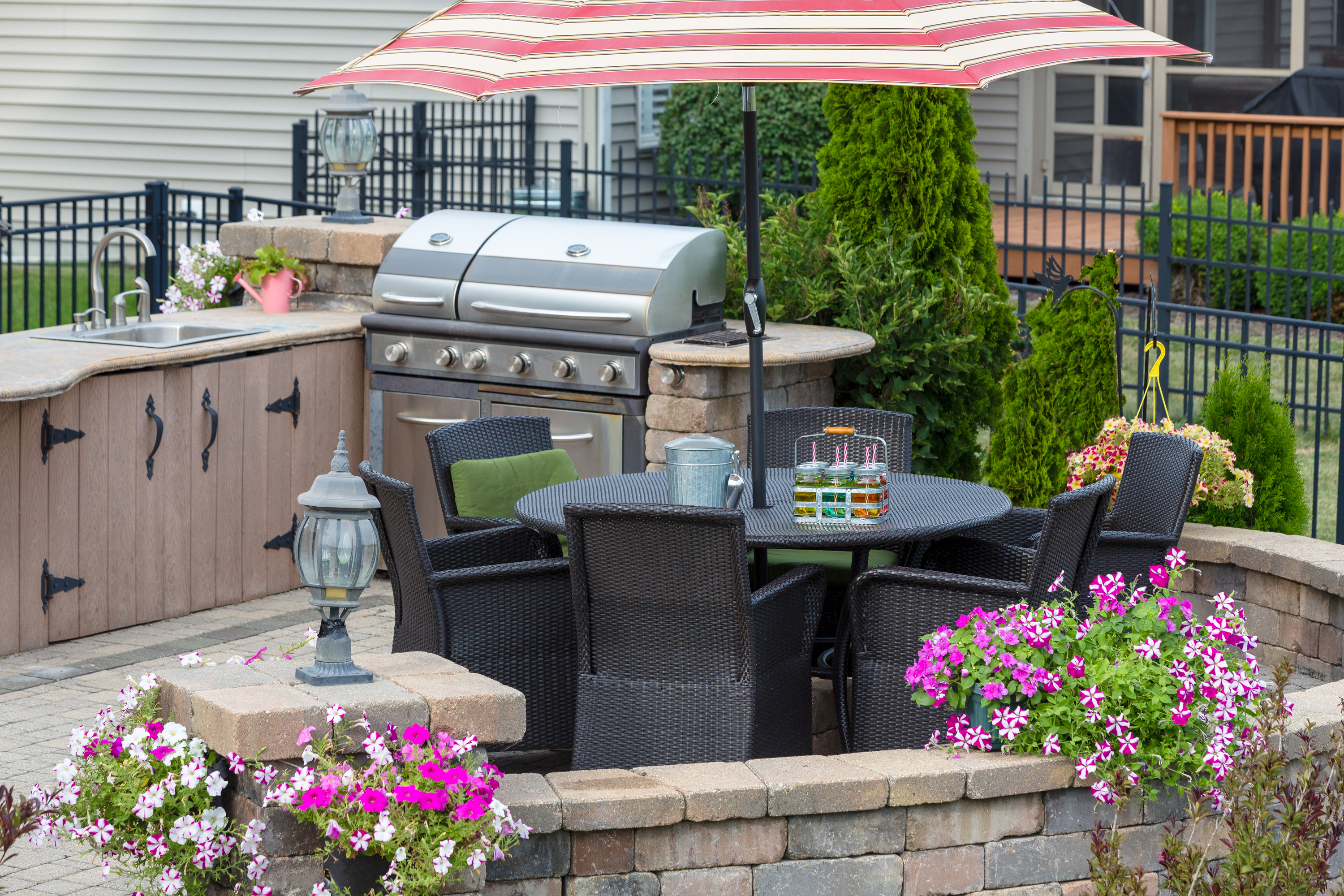 Outdoor Kitchen With Granite Countertop