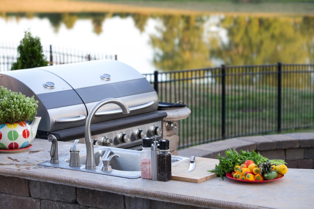 Outdoor sink