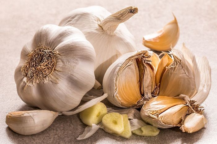 garlic bulbs and cloves